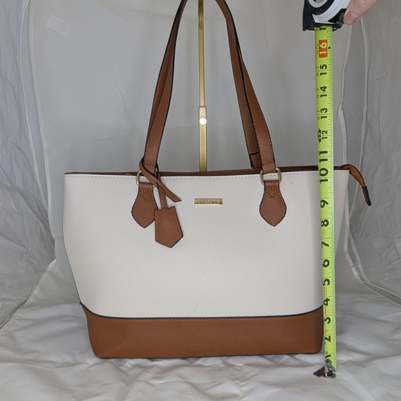 Elegant White and Tan Tote Set - Picture 5 of 7